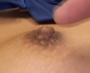 勃起した夏川未来の乳首　拡大