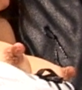 激しく勃起する沢村みゆきの乳首　拡大